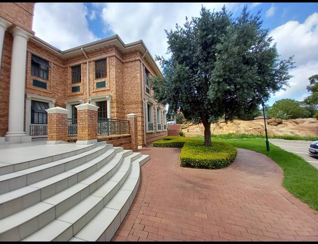136M² OFFICE TO LET IN BRYANSTON